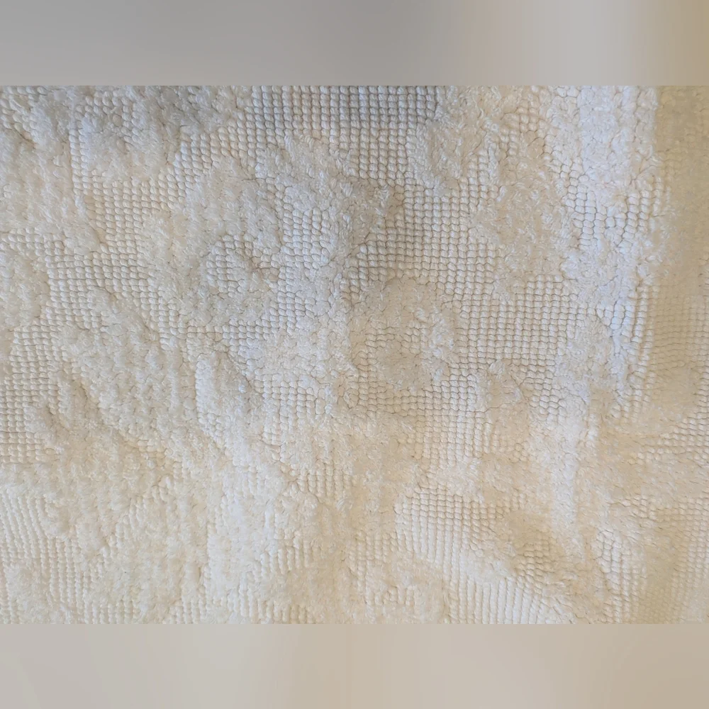 Brooks Brothers White Bathmat